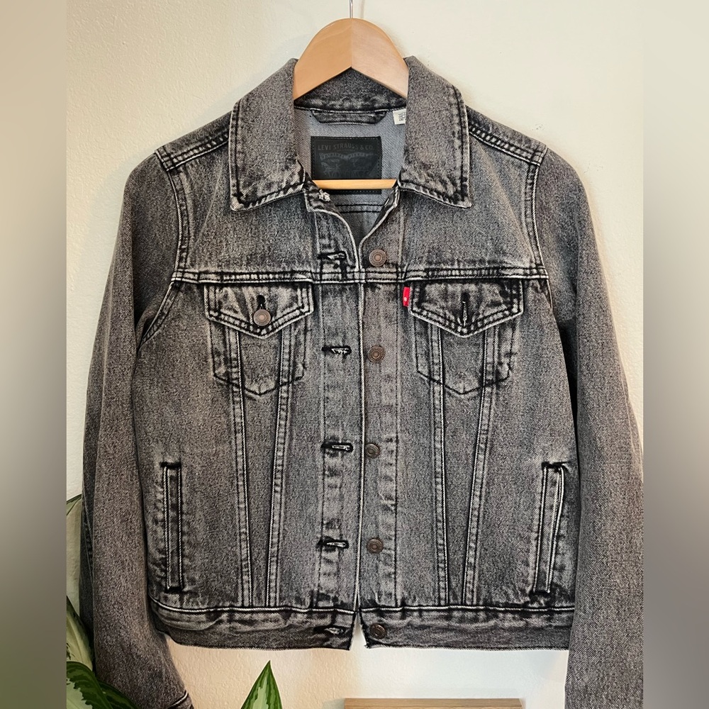 Women’s Gray/Faded Black Denim Jacket Size S